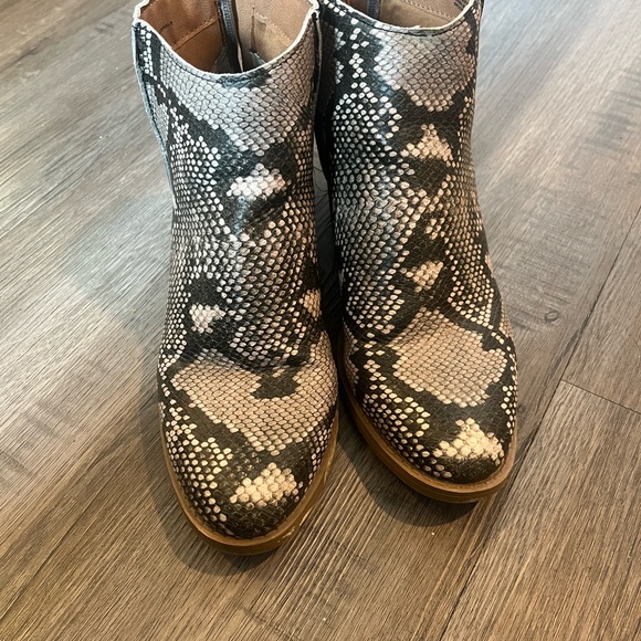 Dolcetta Snake Skin Boots Size 8 - Picture 5 of 5